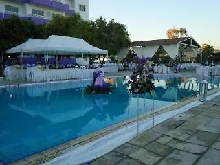 מלון דירות Valana 2*